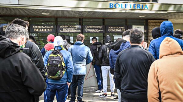 Cola para sacar entradas para ver a Boca