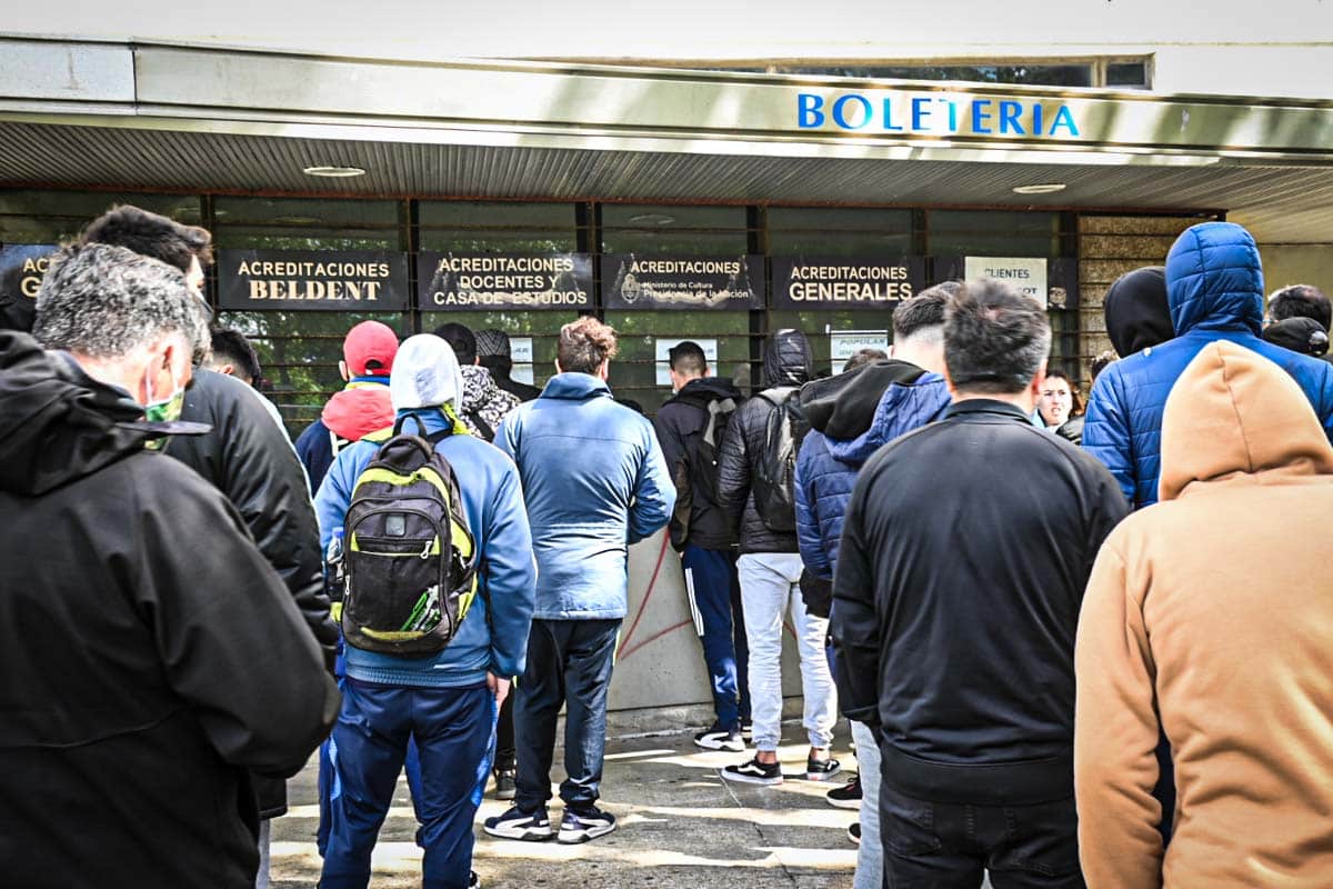 Cola para sacar entradas para ver a Boca