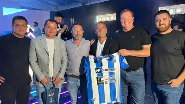 Dirigentes de Boca con los de Argentino de Monte Maíz